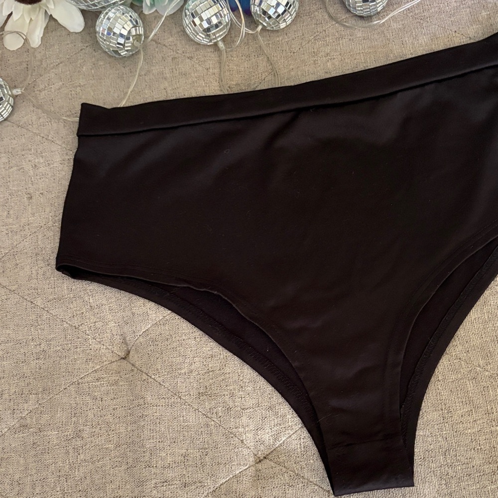 High-Waist Black Rave Bottom - Picture 3 of 8